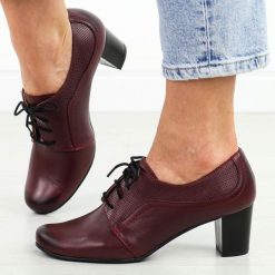 Bordowe Polskie półbuty damskie Gregors 921. Czerwone półbuty damskie GREGORS, bez wzorów, ze skóry, bez obcasa, na obcasie. Za 379.00 zł.