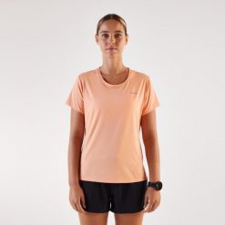 Koszulka do biegania damska Kiprun Run 500 Dry. Brązowe t-shirty damskie KIPRUN, m, bez wzorów, z elastanu, bez kołnierzyka. Za 59.99 zł.