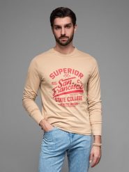 Koszulka męska z długim rękawem z nadrukiem collegowym - piaskowa V1 - Rozmiar: L. Koszulki męskie z długim rękawem Ombre Clothing, l, z bawełny. W wyprzedaży za 39.99 zł.