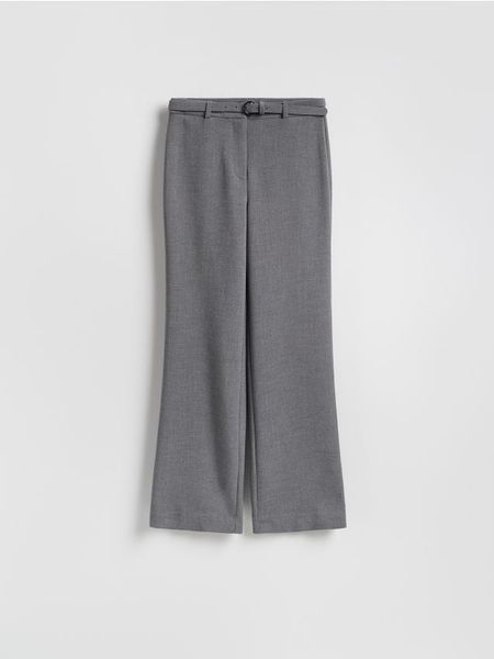 Spodnie z paskiem - jasnoszary. Szare spodnie materiałowe damskie Reserved, bez wzorów, z tkaniny. Za 119.99 zł.