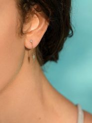 Maison héritage PARIS Złote kolczyki-wkrętki "Cardinal" z diamentami rozmiar: onesize. Czerwone kolczyki damskie maison héritage PARIS, z diamentem, złote. Za 1,261.99 zł.