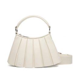 Torebka Lacoste. Czerwone torebki klasyczne damskie Lacoste, bez wzorów, bez dodatków. Za 822.99 zł.