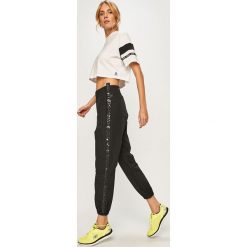 Reebok - Spodnie. Czarne spodnie sportowe damskie Reebok, s, z materiału. Za 179.90 zł.