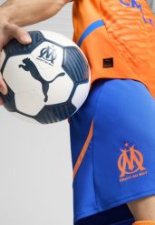 Męskie szorty Olympique Marsylia 24/25 PUMA Racing Blue Fluro Orange Pes. Brązowe szorty męskie Puma, z żakardem, bez kołnierzyka. Za 191.20 zł.