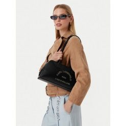 Torebka KARL LAGERFELD. Czarne torebki klasyczne damskie Karl Lagerfeld, bez wzorów, bez dodatków. Za 1,099.00 zł.
