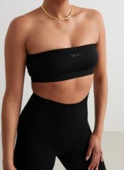 Damski biustonosz bandeau bez ramiączek, niskie wsparcie Shape Seamless czarny. Czarne biustonosze sportowe damskie Aim'n, bez wzorów, z dzianiny. Za 127.00 zł.
