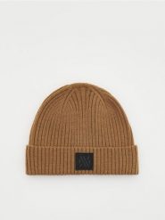 Czapka z naszywką - beżowy. Brązowe czapki męskie Reserved, z aplikacjami. W wyprzedaży za 39.99 zł.