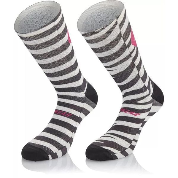 Skarpetki Mb Wear Fun H17 Bisous. Czarne skarpetki męskie MB WEAR, bez wzorów. Za 99.99 zł.