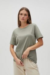 Gładki bawełniany t-shirt oliwkowy. Zielone t-shirty damskie MOODO, l, bez wzorów, z bawełny, bez kołnierzyka. Za 34.99 zł.
