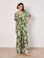 Apricot Spodnie w kolorze zielonym rozmiar: M. Zielone spodnie materiałowe damskie Apricot, bez wzorów, z materiału. Za 97.51 zł.