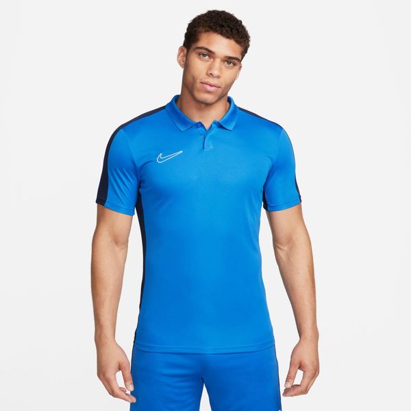 Koszulka sportowa męska Nike Drifit Academy. Białe t-shirty sportowe męskie Nike, m, z poliesteru, bez ramiączek, do piłki nożnej. Za 176.55 zł.