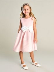 Rozkloszowana sukienka z kokardą - różowy. Czerwone sukienki dziewczęce Sinsay, bez wzorów, bez ramiączek. Za 35.99 zł.