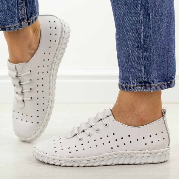 Białe ażurowane skórzane półbuty damskie T.Sokolski w26-02. Białe półbuty damskie Sokolski, bez wzorów, z jeansu, klasyczne, bez obcasa, na płaskiej podeszwie. Za 259.00 zł.