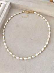 Nakkash Pozłacany naszyjnik ze szklanymi koralikami - dł. 42 cm rozmiar: onesize. Białe naszyjniki damskie Nakkash, pozłacane. Za 34.99 zł.