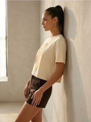 Bawełniana koszulka z nadrukiem modowym - kremowy. Białe t-shirty damskie Sinsay, l, bez wzorów, z bawełny, bez kołnierzyka. Za 25.99 zł.