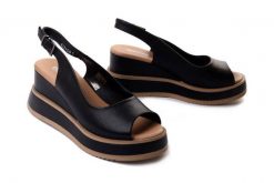 ARTIKER RELAKS 50C0337 czarny, sandały damskie. Czarne sandały damskie Artiker Relaks, bez wzorów, ze skóry, bez obcasa, na koturnie. Za 231.92 zł.