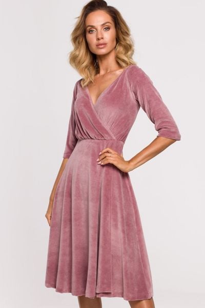 Sukienka welurowa rozkloszowana kopertowa midi z dekoltem V różowa. Czerwone sukienki damskie MOE, na imprezę, xxl, bez wzorów, z weluru, wizytowe, bez kołnierzyka, bez ramiączek, midi, kopertowe. W wyprzedaży za 329.00 zł.