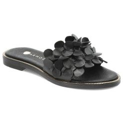 Czarne Klapki Armodo Eleganckie Obuwie Damskie. Czarne klapki damskie Armodo, z aplikacjami, ze skóry, bez obcasa. Za 279.00 zł.