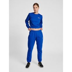 Damska krótka bluza Hummel LGC Shai. Niebieskie bluzy sportowe damskie HUMMEL, xs, bez wzorów, z bawełny, bez ramiączek, krótkie, bez kaptura. Za 234.00 zł.