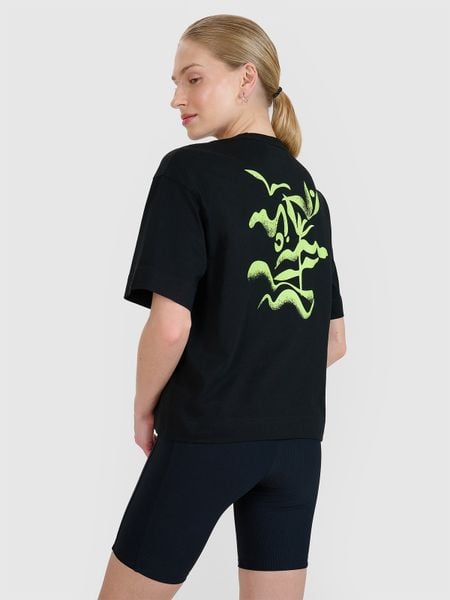 4F T-shirt regular z nadrukiem damski - czarny L. Czarne t-shirty damskie 4f, l, bez wzorów, z bawełny, bez kołnierzyka. W wyprzedaży za 39.99 zł.