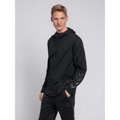Bluza z kapturem Hummel hmllaston. Czarne bluzy sportowe męskie HUMMEL, bez wzorów, sportowe, bez kołnierzyka, bez ramiączek. W wyprzedaży za 229.00 zł.