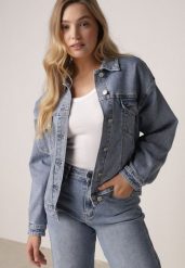 Niebieska Jeansowa Kurtka o Kroju Oversize z Dodatkiem Lyocellu i Bawełną Vimerinia. Niebieskie kurtki damskie Born2be, l, bez wzorów, z bawełny, bez kaptura. Za 149.99 zł.