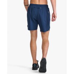 Szorty 2XU Aero 7". Niebieskie szorty męskie 2XU, bez kołnierzyka. Za 301.00 zł.