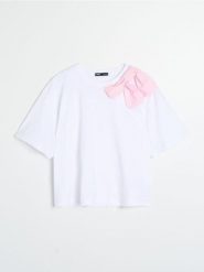 Bawełniana koszulka z ozdobną kokardą - biały. Białe t-shirty damskie Sinsay, l, bez wzorów, z bawełny, bez kołnierzyka. Za 25.99 zł.