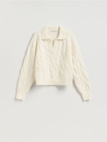 Sweter z kołnierzykiem - kremowy. Białe swetry klasyczne damskie Reserved, l, z dzianiny, bez kołnierzyka. Za 129.99 zł.