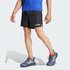 Szorty Terrex Multi Light. Czarne szorty męskie Adidas, z materiału, bez kołnierzyka. Za 259.00 zł.