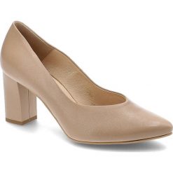 Beżowe Czółenka Clasicco Eleganckie Skórzane Buty. Brązowe czółenka damskie Clasicco, z aplikacjami, z materiału, bez obcasa, na słupku. Za 379.00 zł.