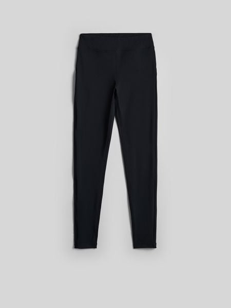 4F Legginsy dzianinowe damskie - czarne M. Czarne legginsy damskie 4f, m, bez wzorów, z dzianiny. Za 129.99 zł.