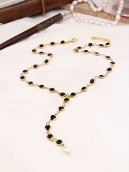 Pierres de Jade Pozłacany naszyjnik z elementami ozdobnymi - dł. 55 cm rozmiar: onesize. Czarne naszyjniki damskie Pierres de Jade, pozłacane. Za 43.99 zł.