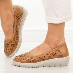 Camelowe skórzane baleriny damskie Filippo Dp7695/26. Brązowe baleriny damskie Filippo, bez wzorów, z jeansu, bez obcasa. Za 219.00 zł.