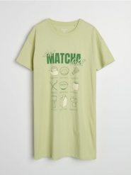 Bawełniana koszula nocna z napisem Matcha - zielony. Zielone koszule nocne damskie Sinsay, bez wzorów, z bawełny. Za 29.99 zł.
