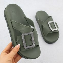 Klapki damskie basenowe plażowe z klamrą zielone Zaxy RR285075. Zielone klapki damskie Zaxy, bez wzorów, z gumy, bez obcasa. Za 189.99 zł.