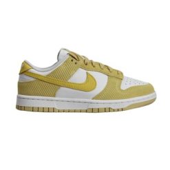 Damskie Buty sportowe sneakersy Nike Wmns Dunk Low - FN7167-700. Żółte buty sportowe na co dzień damskie Nike, bez wzorów, do koszykówki. Za 330.05 zł.
