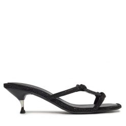Klapki Tory Burch. Czarne klapki damskie Tory Burch, bez wzorów, bez obcasa. Za 2,329.00 zł.
