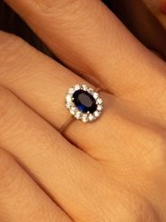 OR ÉCLAT Złoty pierścionek "Bleu merveilleux" z cyrkoniami rozmiar: 60. Szare pierścionki damskie Or Éclat, z cyrkonią, złote. Za 904.99 zł.