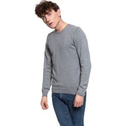 MĘSKI SWETER MUSTANG Basic C-Neck Jumper MID GREY MELANGE 1006812 4140. Szare swetry męskie Mustang, m, bez wzorów, z bawełny, bez kołnierzyka. W wyprzedaży za 69.99 zł.