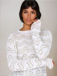 Sweter w paski - kremowy. Białe swetry klasyczne damskie Sinsay, l, bez kołnierzyka. W wyprzedaży za 22.99 zł.