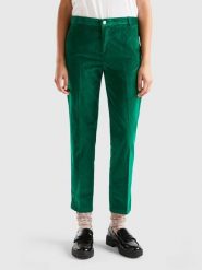 Benetton Spodnie chino w kolorze zielonym rozmiar: W42. Zielone spodnie materiałowe damskie Benetton, bez wzorów. Za 61.60 zł.