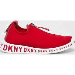 Dkny - Buty. Czerwone buty sportowe na co dzień damskie DKNY, bez wzorów, z materiału. W wyprzedaży za 479.90 zł.