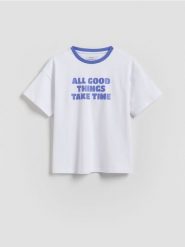 T-shirt z napisem - złamana biel. Koszulki dziewczęce Reserved, bez wzorów, z bawełny, bez ramiączek. Za 32.99 zł.