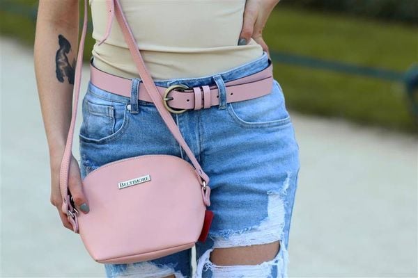 Beltimore skórzany damski pasek do spodni 3 cm różowy A69 : Kolory - różowy, Rozmiar pasków - r.85-100 cm. Czerwone paski damskie bez wzorów, klasyczne. Za 47.90 zł.