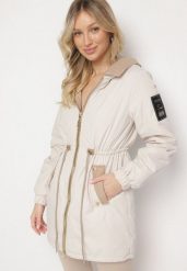 Jasnobeżowa Kurtka Parka z Kapturem i Ściągaczem w Pasie Sizana. Brązowe kurtki damskie Born2be, l, bez wzorów, z jeansu, z kapturem. Za 169.99 zł.