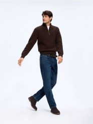 Sweter z wełną - ciemnozielony. Zielone swetry męskie Reserved, l, bez wzorów, z dzianiny, bez kołnierzyka. Za 259.99 zł.