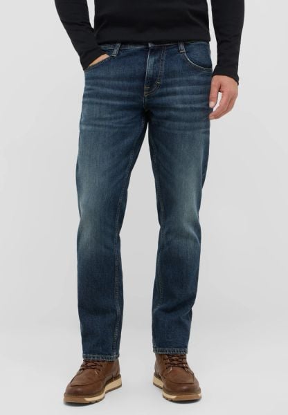 Męskie Spodnie jeansowe Mustang Style Denver Straight Denim Blue 1016817 5000 873. Niebieskie spodnie materiałowe męskie Mustang, bez wzorów, z denimu. Za 219.99 zł.