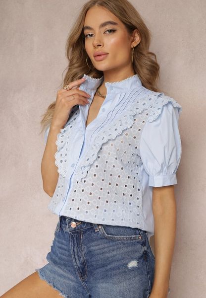 Jasnoniebieska Koszula z Koronkowej Tkaniny z Haftem i Stójką Mardellia. Niebieskie koszule damskie Renee, na lato, m, z aplikacjami, z koronki, bez kołnierzyka, bez ramiączek. Za 149.99 zł.