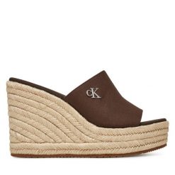 Klapki Calvin Klein. Brązowe klapki damskie CALVIN KLEIN, bez wzorów, bez obcasa. Za 349.99 zł.